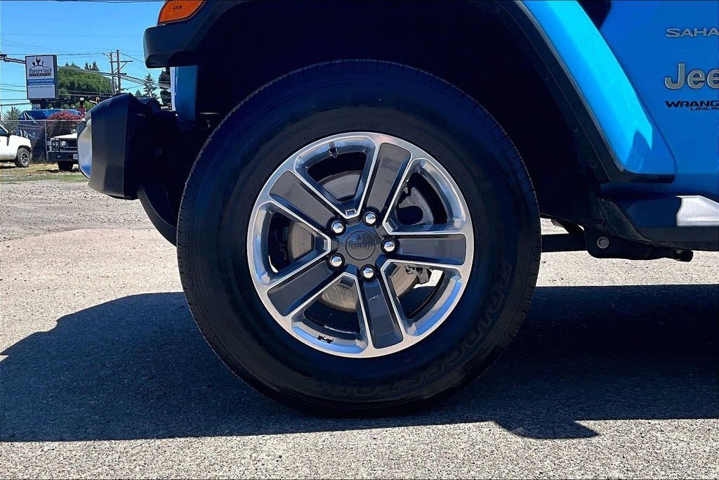 Used 2021 Jeep Wrangler Unlimited Sahara AWD/4WD image 12