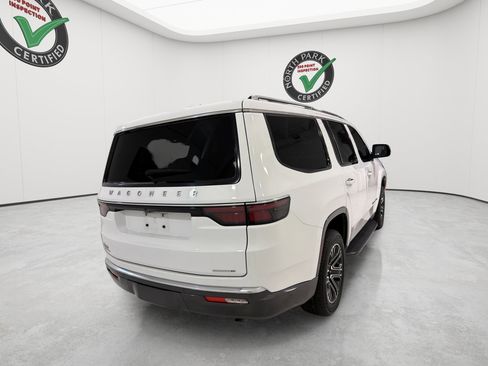 Used 2022 Jeep Wagoneer Series III AWD/4WD image 5