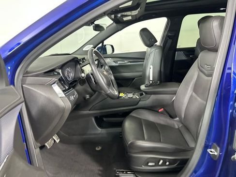 Used 2023 Cadillac XT6 Sport image 11