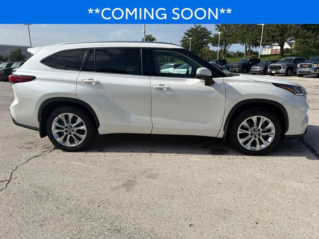 Used 2021 Toyota Highlander Limited AWD/4WD image 5