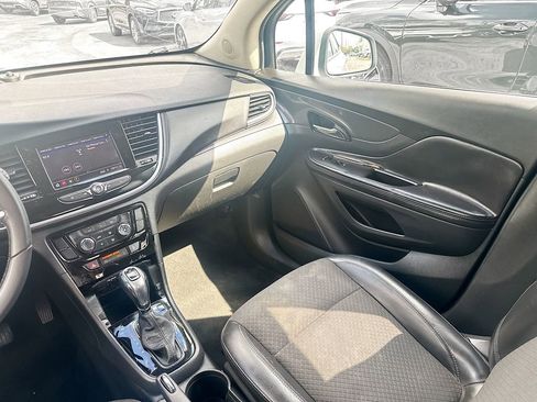 Used 2021 Buick Encore Preferred AWD/4WD image 21