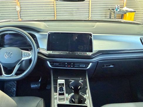 Used 2025 Volkswagen Atlas Cross Sport SE image 20