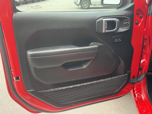 Used 2024 Jeep Wrangler Sport S image 11