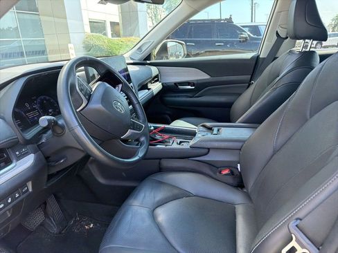 Used 2024 Toyota Grand Highlander AWD Hybrid image 3