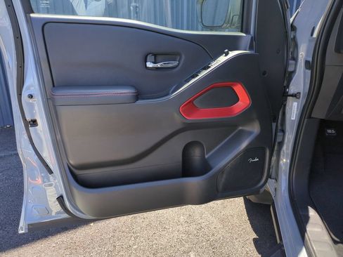 Used 2024 Nissan Frontier Pro-X w/ Pro Convenience Package RWD image 12