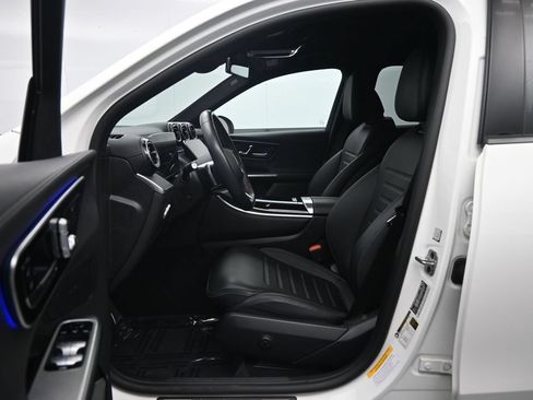 Used 2024 Mercedes-Benz GLC 300 4MATIC image 23