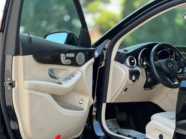 Used 2019 Mercedes-Benz GLC 300 image 9