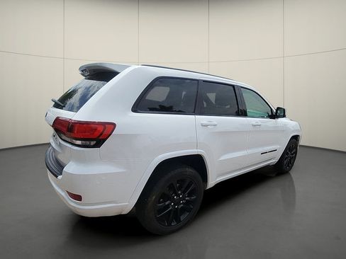 Used 2021 Jeep Grand Cherokee Laredo X AWD/4WD image 7