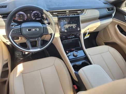 New 2025 Jeep Grand Cherokee Limited image 10