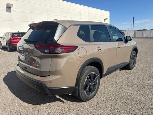 Used 2024 Nissan Rogue SV FWD image 5