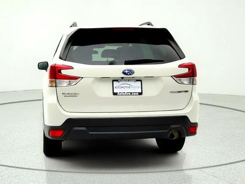 Used 2022 Subaru Forester Premium AWD/4WD image 6