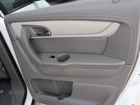 Used 2017 Chevrolet Traverse LS FWD image 12