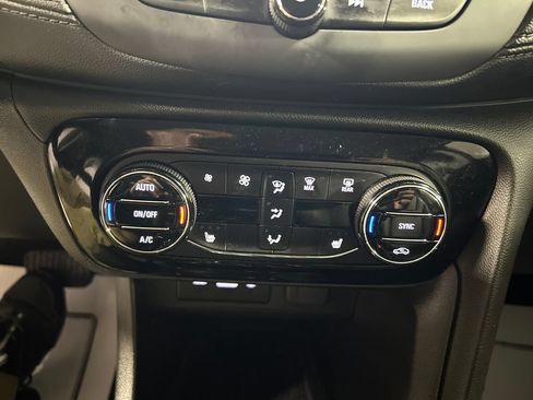 Used 2020 Buick Encore GX Essence FWD image 17