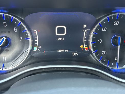 Used 2023 Chrysler Pacifica Touring-L FWD image 21