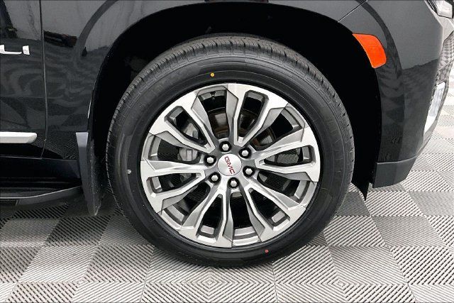 Used 2023 GMC Yukon Denali w/ LPO, Floor Liner Package AWD/4WD image 9