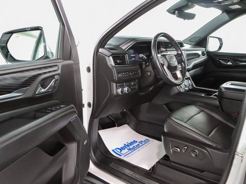 Used 2023 GMC Yukon XL Denali w/ Advanced Technology Package AWD/4WD image 3