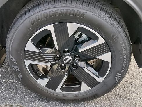 Certified 2025 Nissan Kicks SR FWD image 15