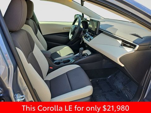 Used 2025 Toyota Corolla LE FWD image 17
