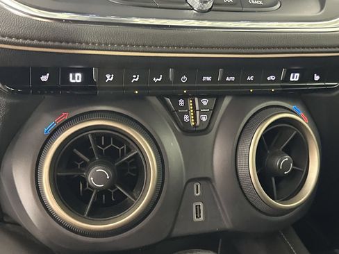 Used 2023 Chevrolet Blazer Premier FWD image 19