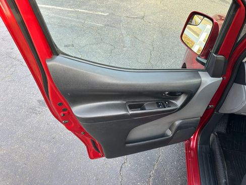 Used 2018 Nissan NV200 SV image 32