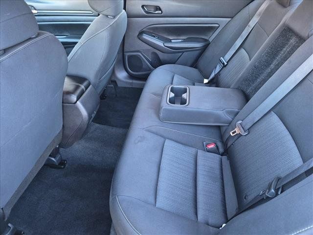 Used 2025 Nissan Altima 2.5 SV FWD image 17