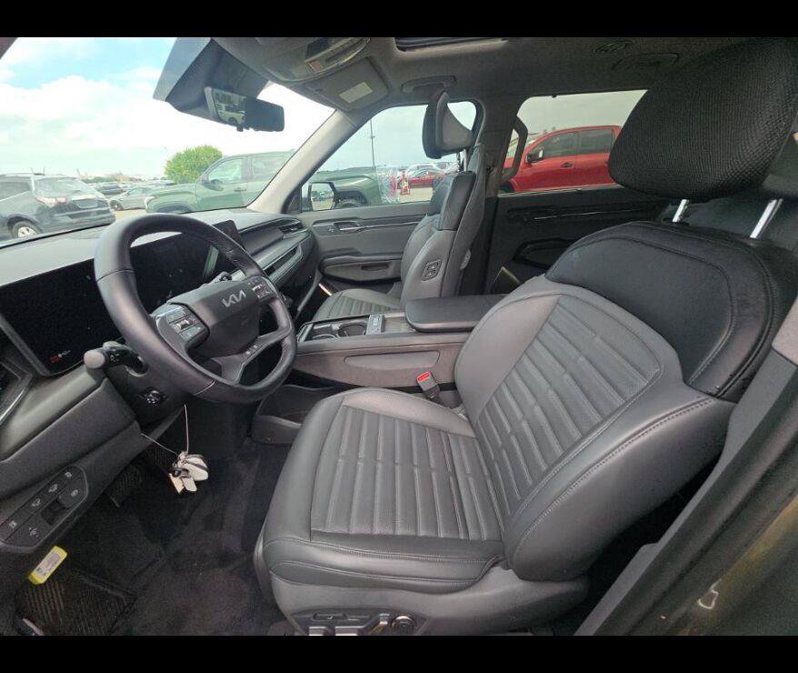 Used 2024 Kia EV9 Land AWD/4WD image 3