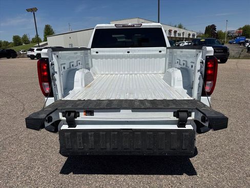 Used 2022 GMC Sierra 1500 SLE w/ Enhanced Capability Package AWD/4WD image 5