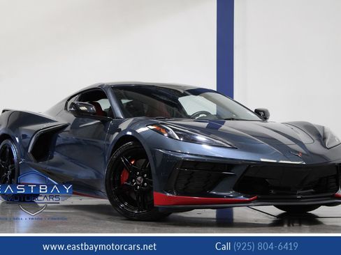 Used 2021 Chevrolet Corvette Stingray Coupe w/ Z51 Performance Package RWD image 1