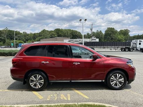 Used 2019 Nissan Pathfinder SV AWD/4WD image 9