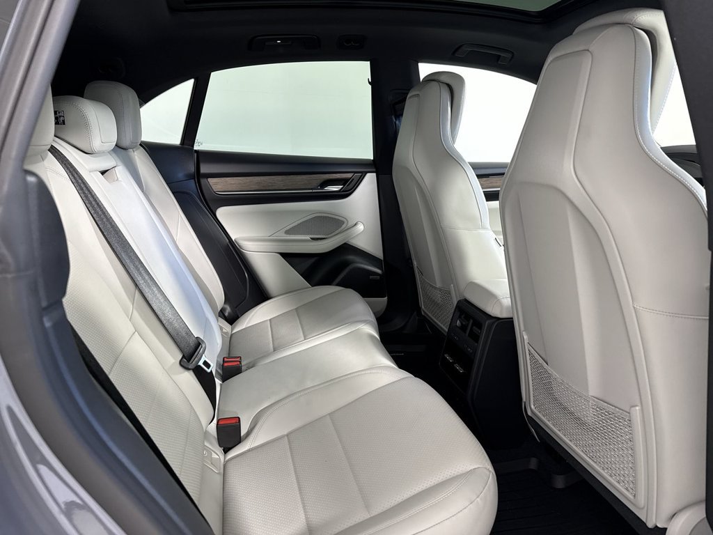 Certified 2025 Porsche Macan Electric RWD image 26