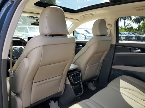 Certified 2023 Lincoln Nautilus Reserve image 11