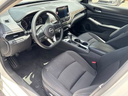 Used 2025 Nissan Altima 2.5 SV FWD image 8