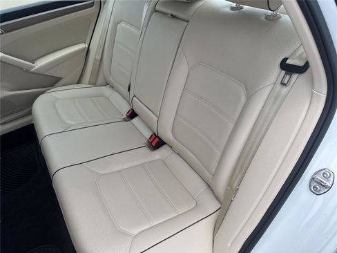 Used 2018 Volkswagen Passat 2.0T SE w/ SE Lighting Package FWD image 30