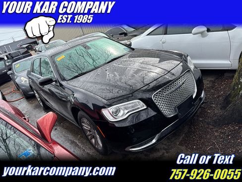 Used 2017 Chrysler 300 Limited RWD image 1