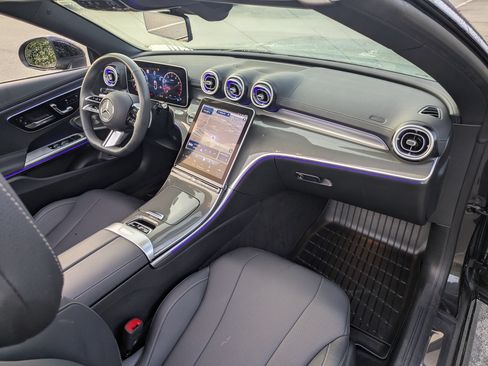 Used 2025 Mercedes-Benz CLE 300 4MATIC Cabriolet image 33