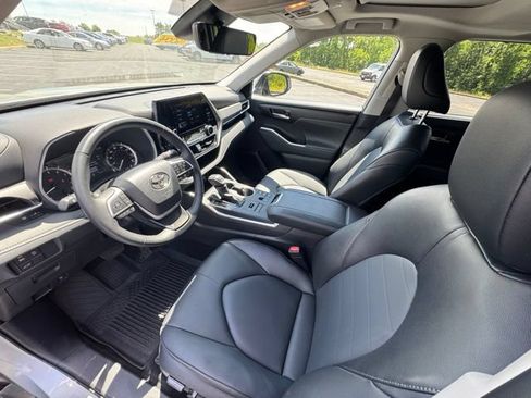 Certified 2025 Toyota Highlander XLE AWD/4WD image 13