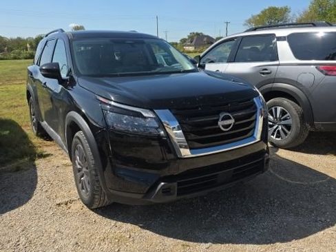 Used 2024 Nissan Pathfinder SV FWD image 1