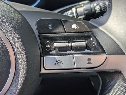 Used 2024 Hyundai Elantra Limited image 17