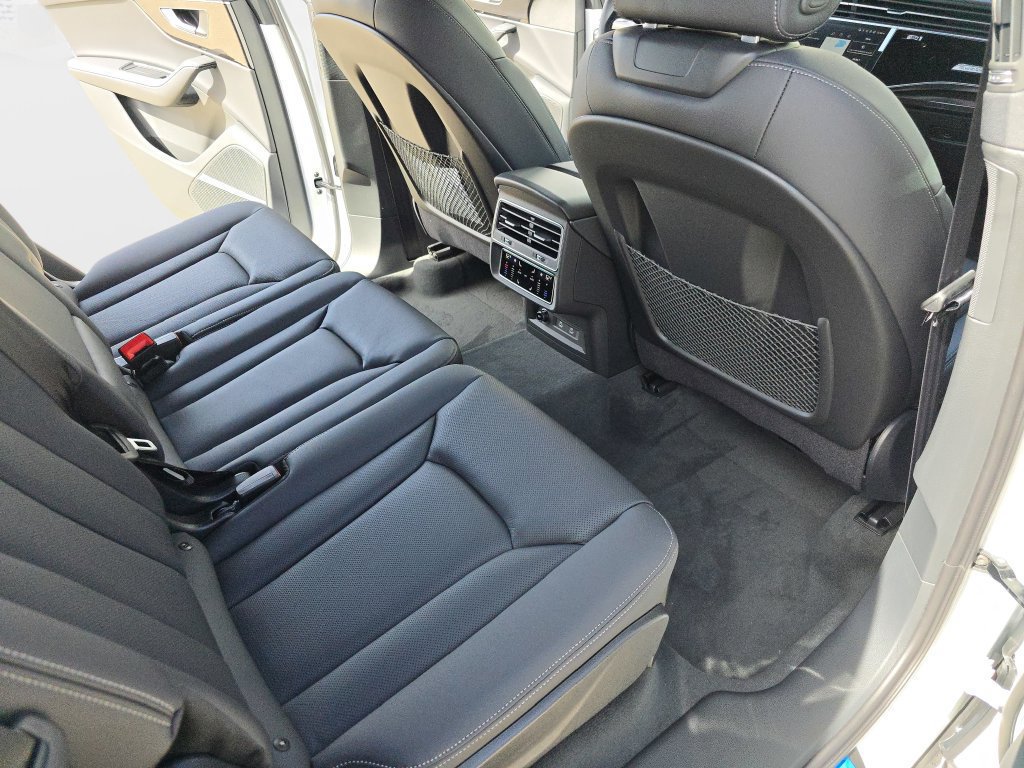 Used 2026 Audi Q7 2.0T Premium Plus AWD/4WD image 11