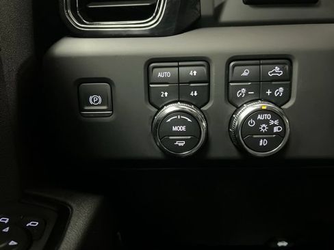 Used 2024 GMC Sierra 3500 AT4 w/ AT4 Premium Plus Package AWD/4WD image 33