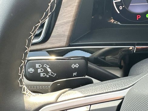 Used 2025 Volkswagen Atlas SE image 26