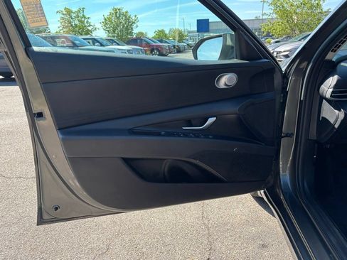 Certified 2026 Hyundai Elantra SE FWD image 17