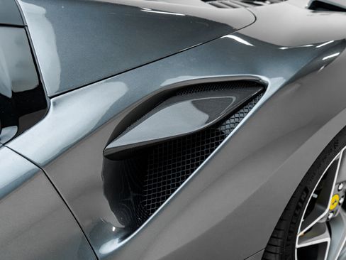 Used 2022 Ferrari F8 Tributo RWD image 33