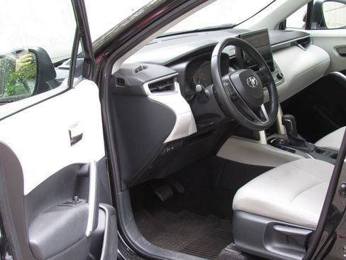 Certified 2023 Toyota Corolla Cross LE w/ Moonroof Package AWD/4WD image 9