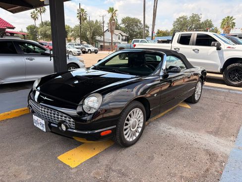 Used 2005 Ford Thunderbird RWD image 3