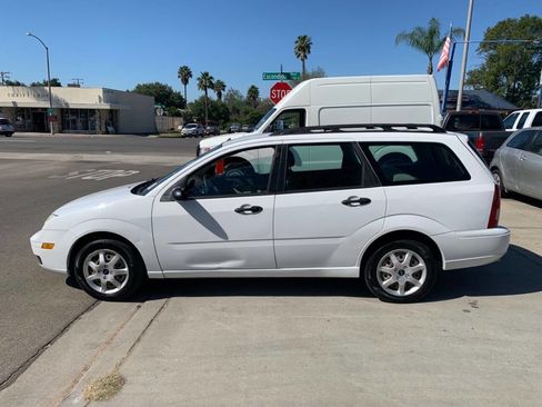 Used 2005 Ford Focus SE FWD image 6