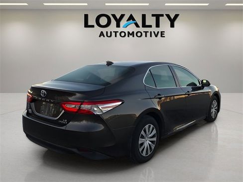 Used 2020 Toyota Camry LE image 5