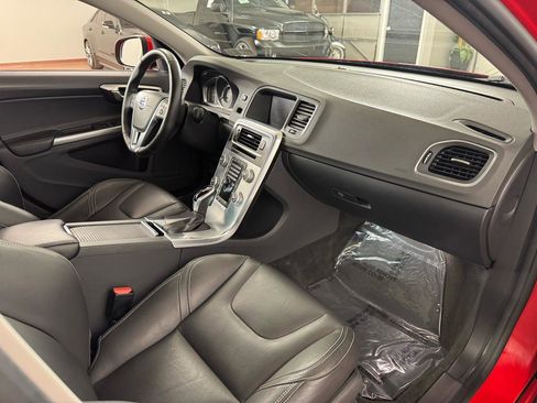 Used 2018 Volvo S60 T5 Dynamic image 35