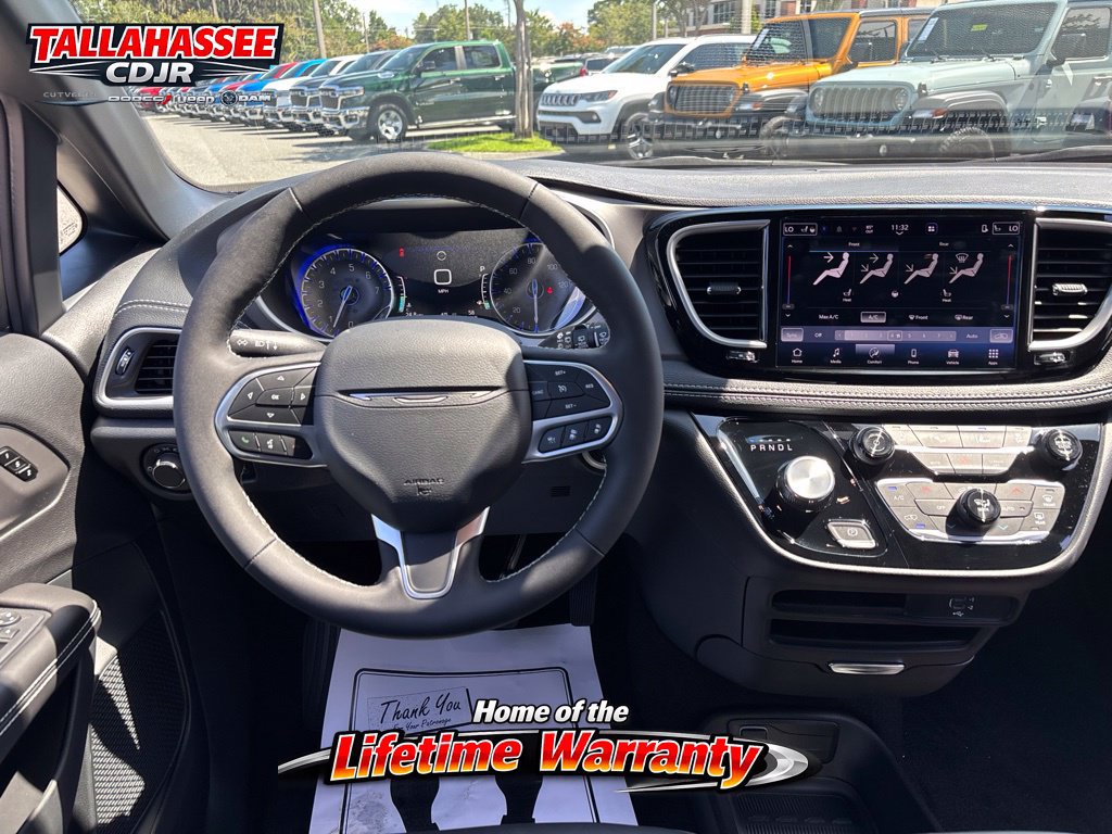 New 2027 Chrysler Pacifica Select FWD image 33
