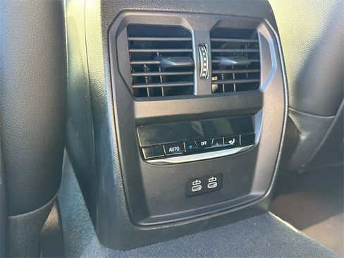 Used 2023 BMW 330i Sedan w/ M Sport Package image 12